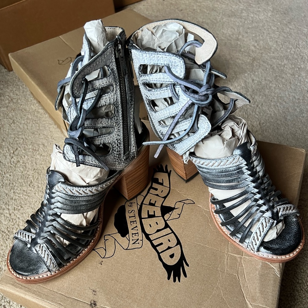 Freebird - BELIZ in black, size 9. BRAND NEW, NEVER WORN